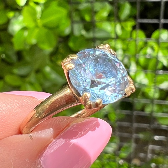 VINTAGE 10K YELLOW GOLD ROUND SYNTHETIC BLUE SPINEL RING “HANDWROUGHT” HALLMARK - Picture 2 of 16